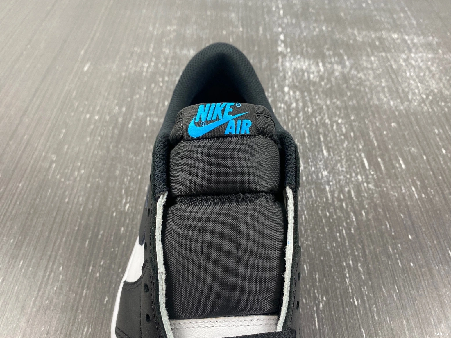 - UNC CZ0790-104 Low Retro 1 OG Jordan 0403
